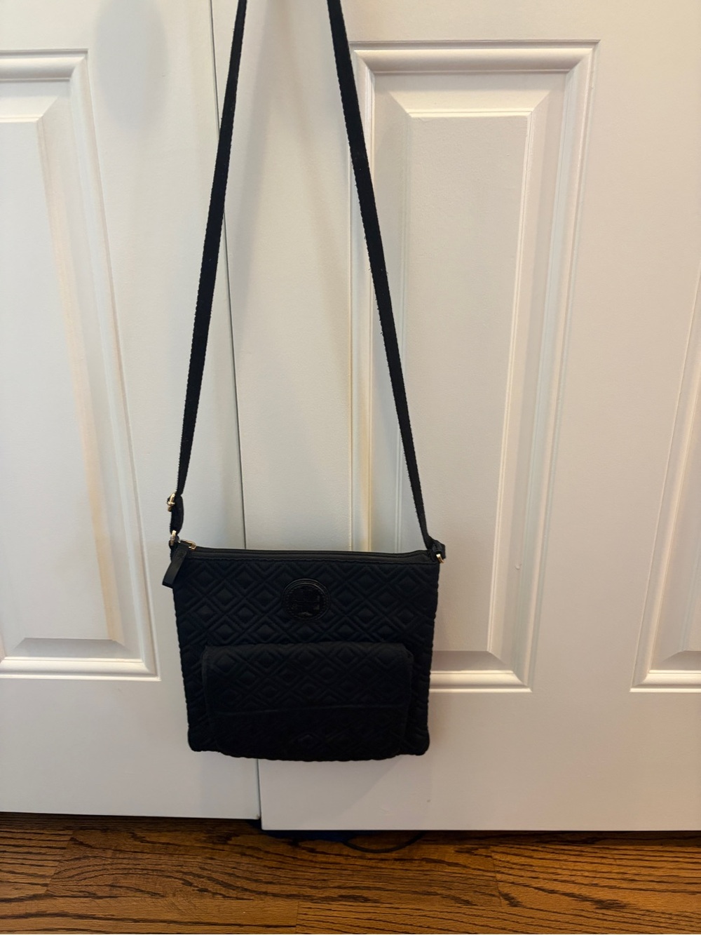 Tory Burch Quilted Black Crossbody with Front Patch Logo - Picture 2 of 3